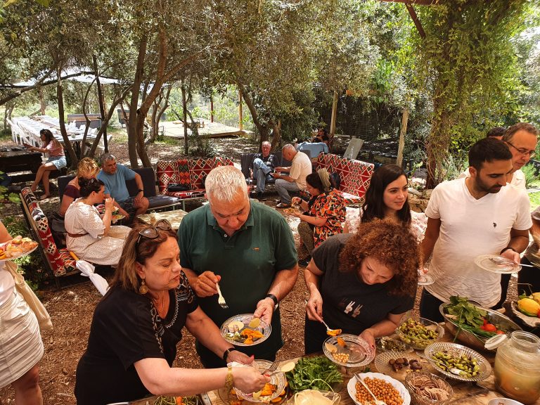 המקום והמשק