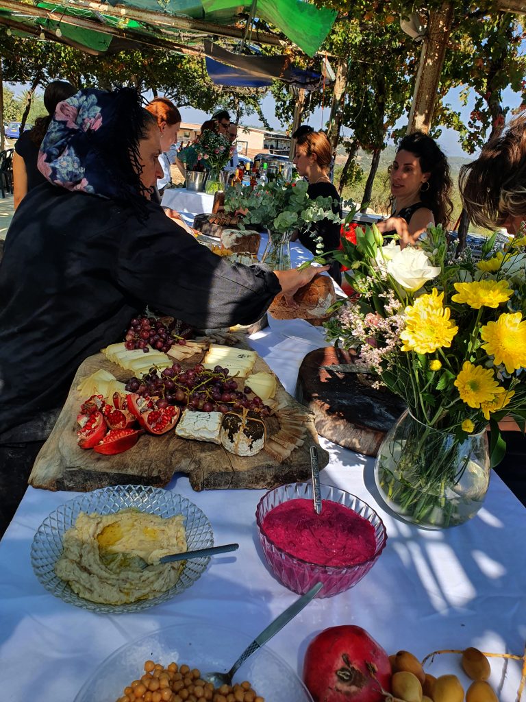 עדי ליד הטאבון