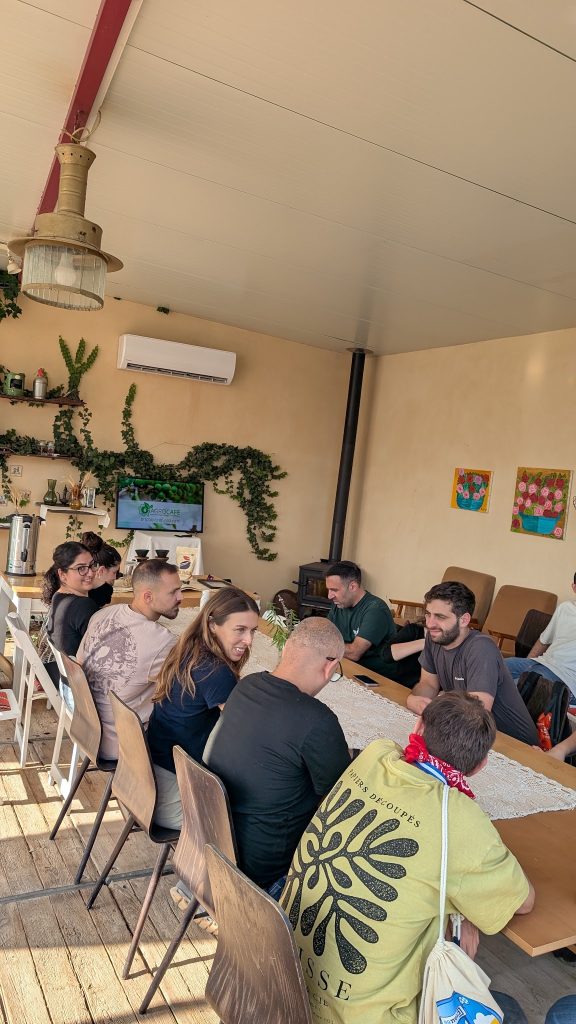 ארוחה בבית הזכוכית