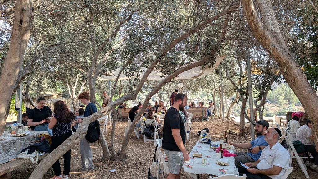 אירוע בצל עצי הזית